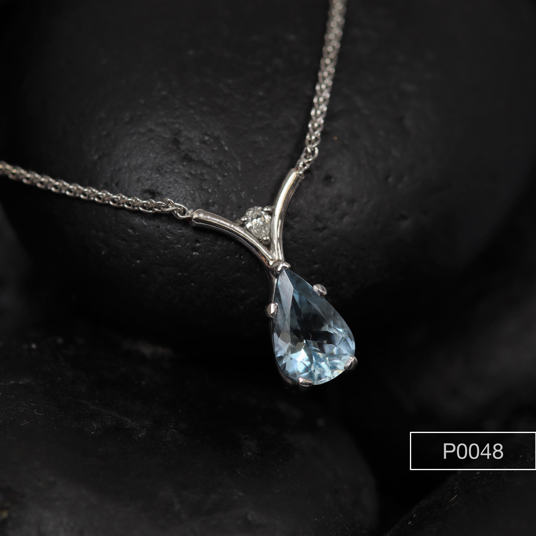 bespoke-jewellery-pendent-aquamarine