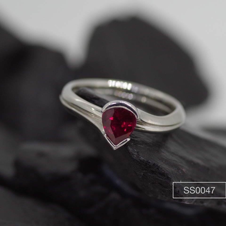 bespoke-jewellery-engagement-ruby
